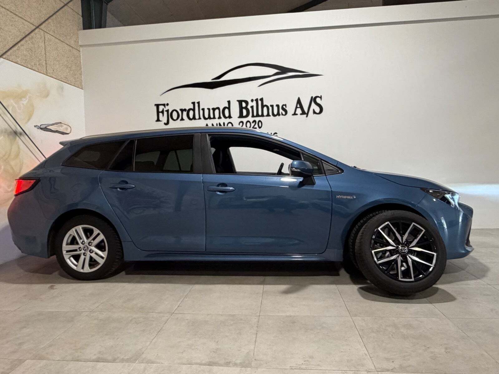 Blå Toyota Corolla fra 2021