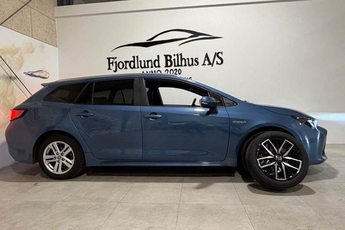 Blå Toyota Corolla fra 2021