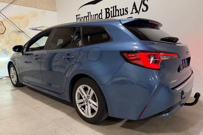 Blå Toyota Corolla fra 2021