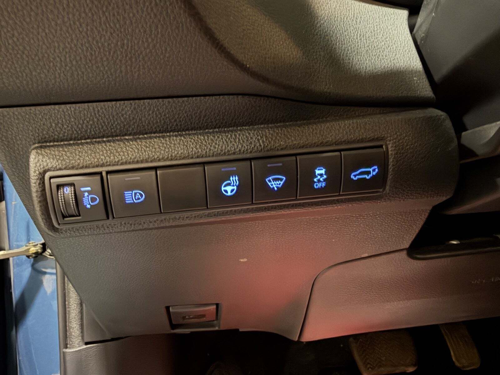 Blå Toyota Corolla fra 2021