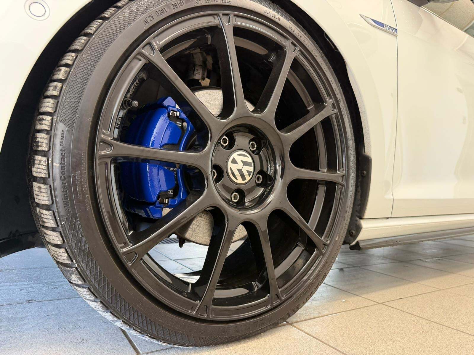 Hvid VW Golf VII fra 2017