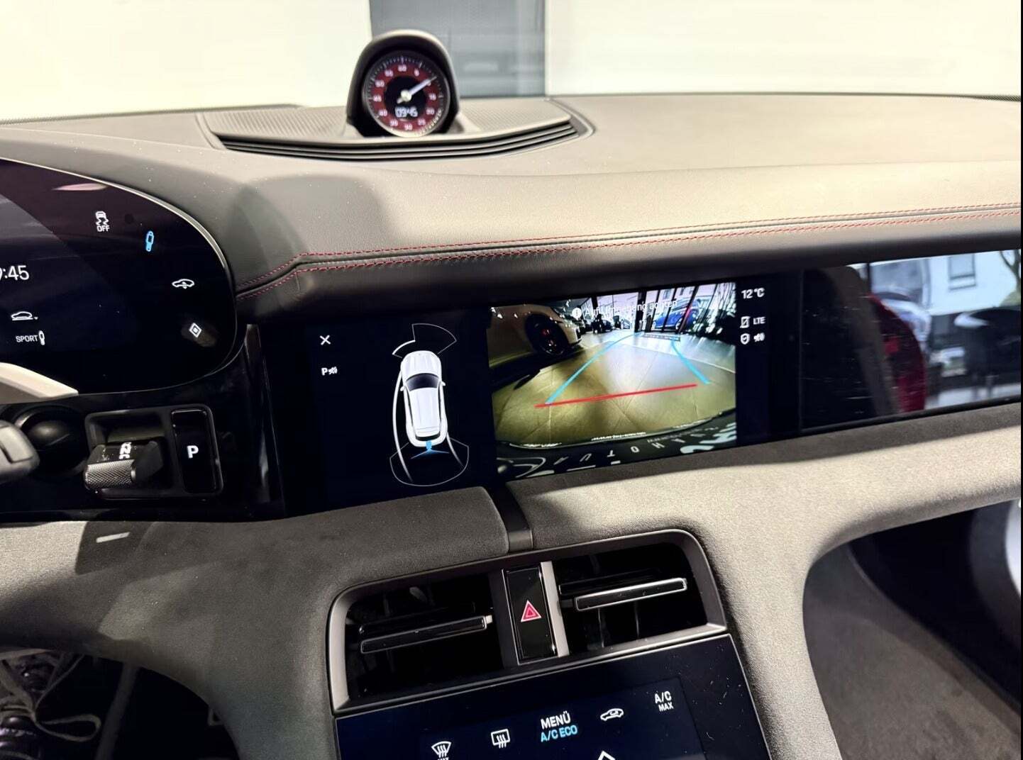 Rød Porsche Taycan GTS fra 2022