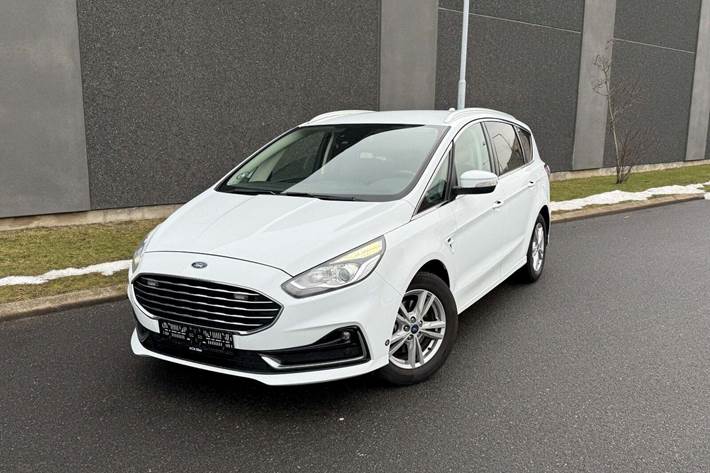 Hvid Ford S-MAX fra 2020 set udefra