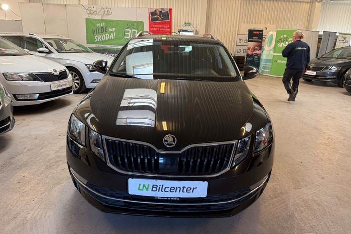Sort Skoda Octavia fra 2018