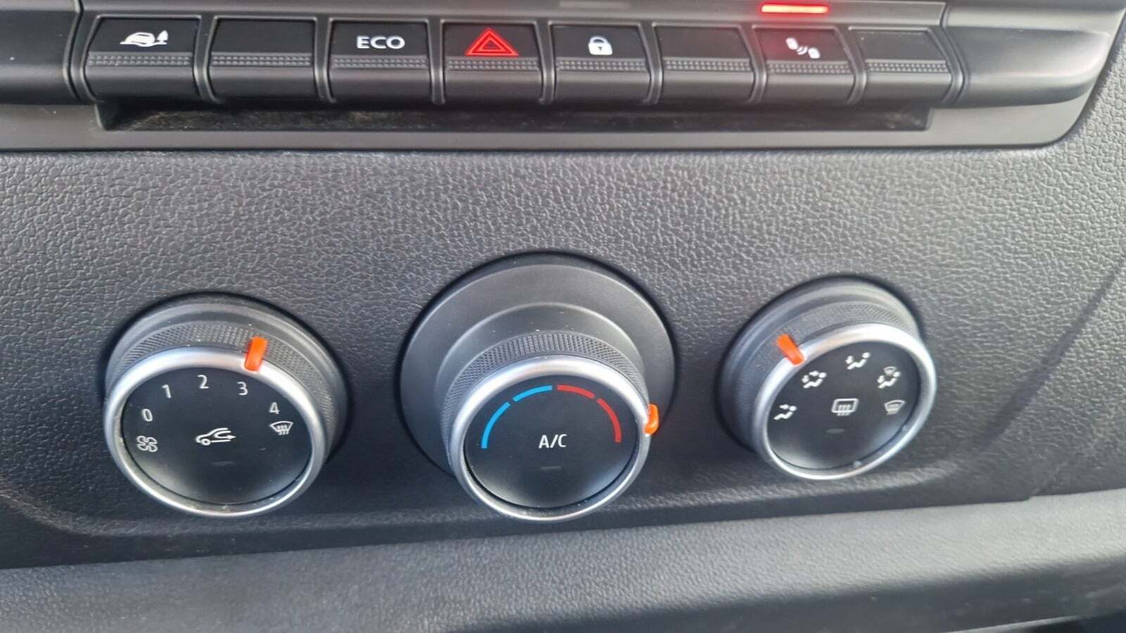 Hvid Renault Master IV T33 fra 2019