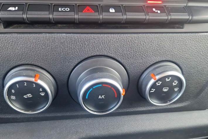 Hvid Renault Master IV T33 fra 2019