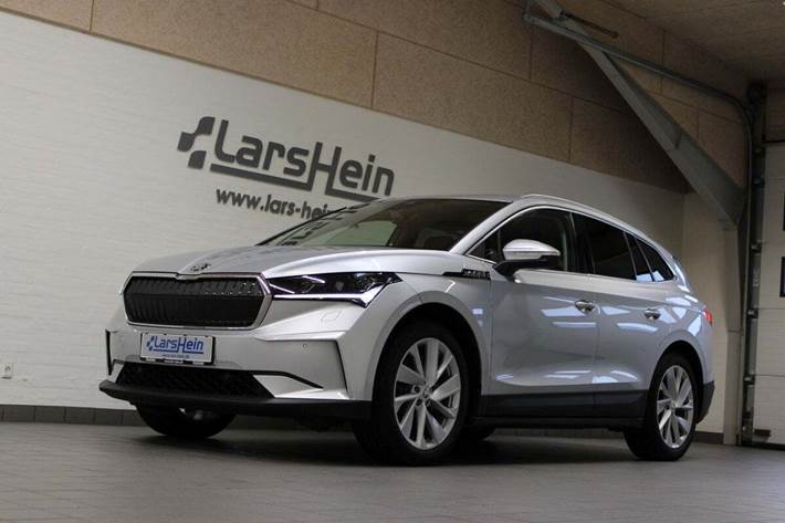 Sølv Skoda Enyaq fra 2021 set udefra