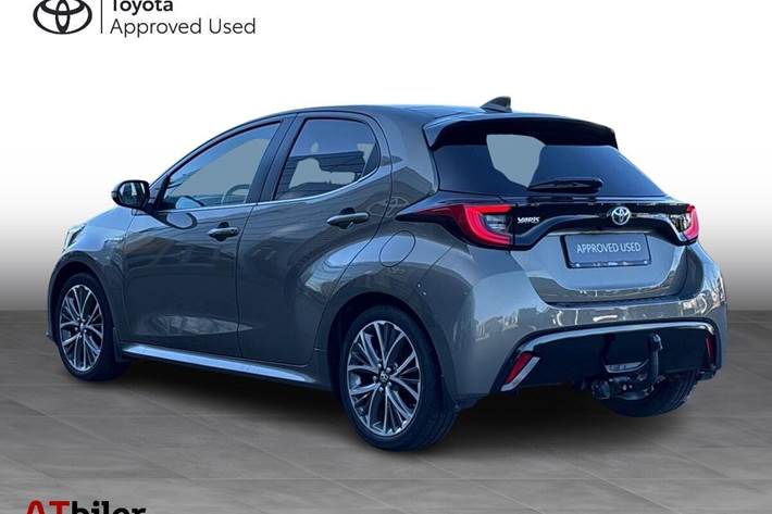 Bronze Toyota Yaris fra 2021