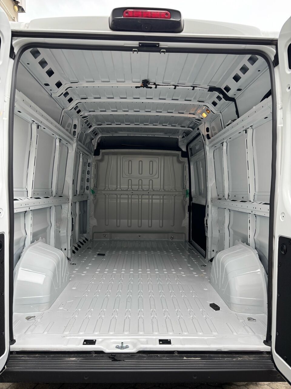 Hvid Fiat Ducato fra 2025