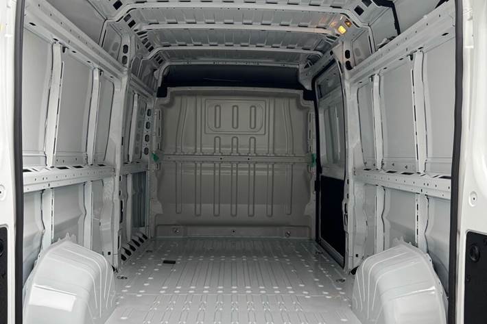 Hvid Fiat Ducato fra 2025