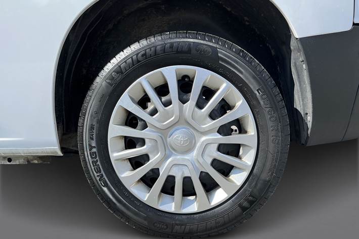 Hvid Toyota ProAce City fra 2023