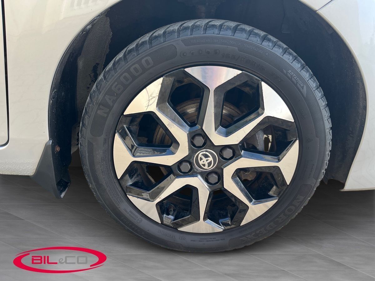 Sølv Toyota Aygo fra 2019