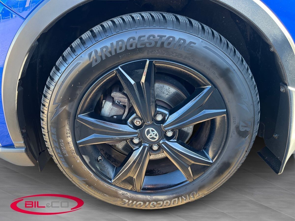 Blå Toyota C-HR fra 2020