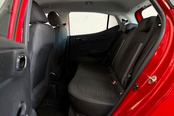 Rød Hyundai i10 fra 2023