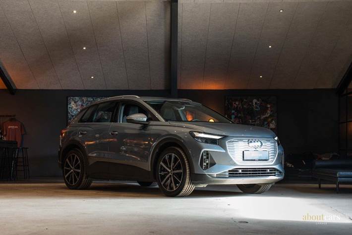 Grå Audi Q4 e-tron fra 2025