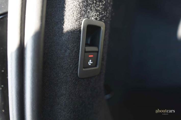 Grå Audi Q4 e-tron fra 2025