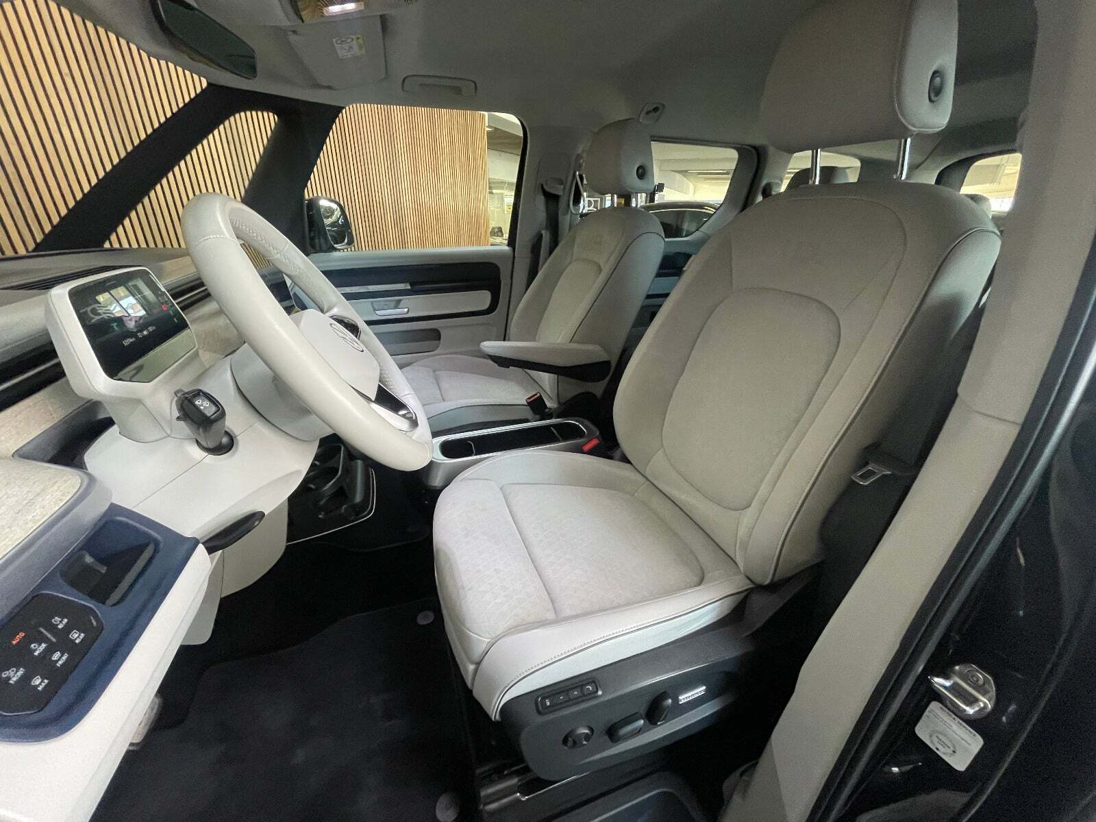 VW ID.Buzz 77 Pro SWB