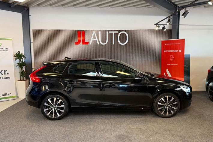 Sort Volvo V40 fra 2019
