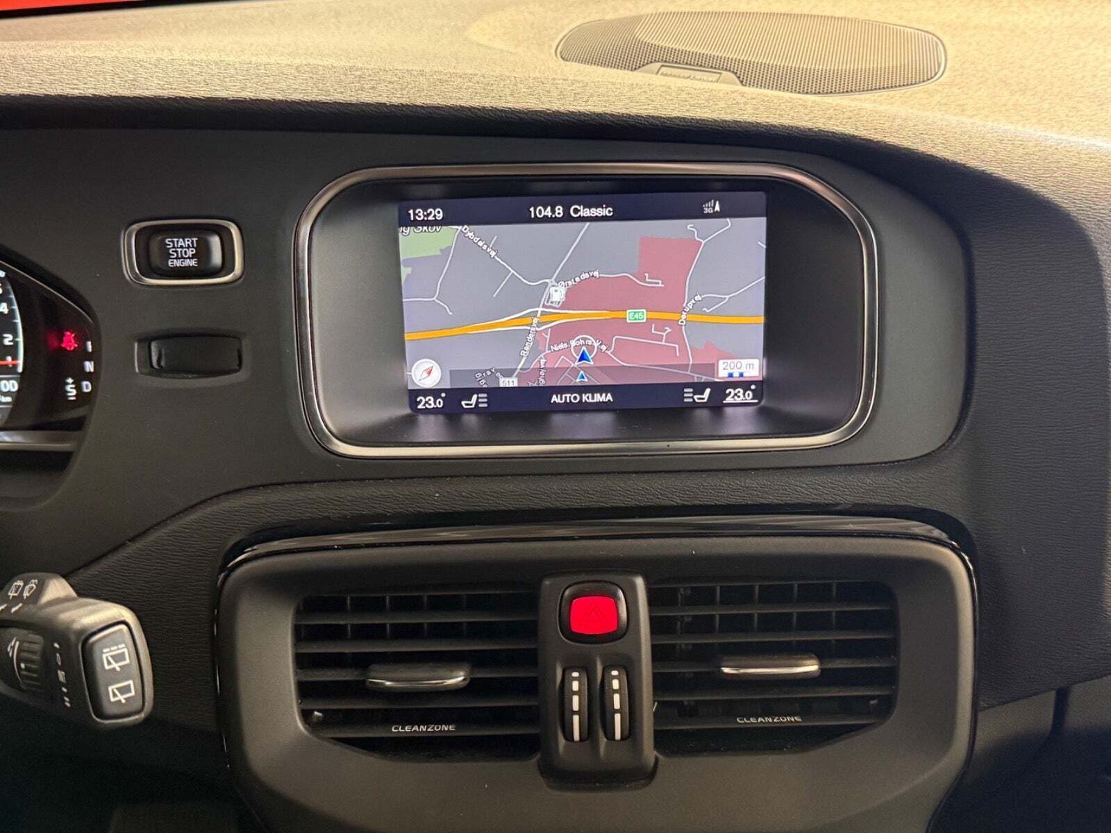 Sort Volvo V40 fra 2019