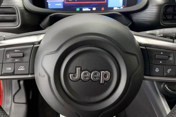 Rød Jeep Avenger fra 2023