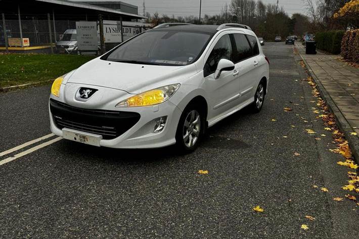 undefined Peugeot 308 fra 2011 set udefra