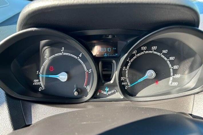 Hvid Ford Transit Courier fra 2023