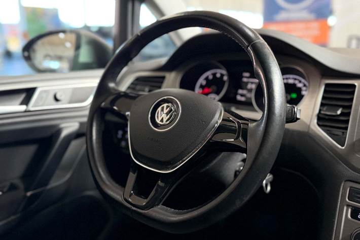 Grå VW Golf Sportsvan fra 2015