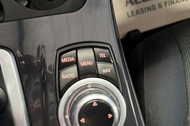 Sort BMW 525d fra 2014 set indefra