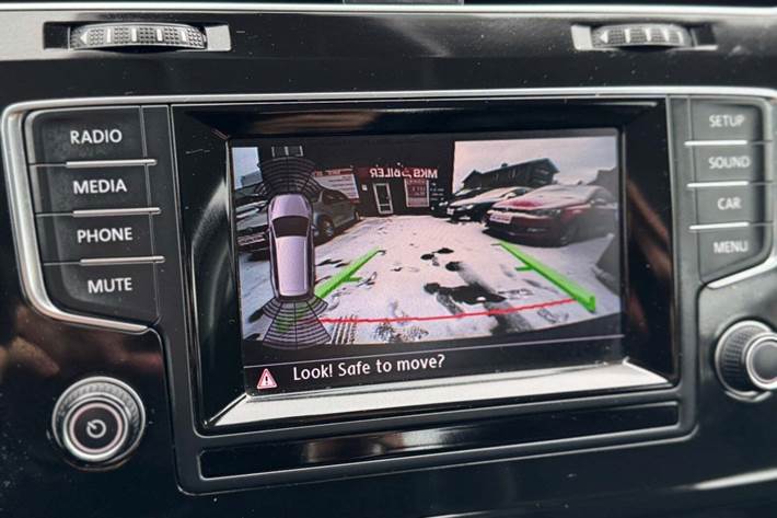 Grøn VW Golf VII fra 2014