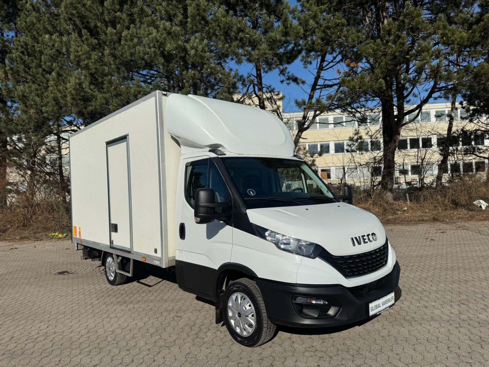 Iveco Daily 2,3 35S14 Alukasse m/lift AG8