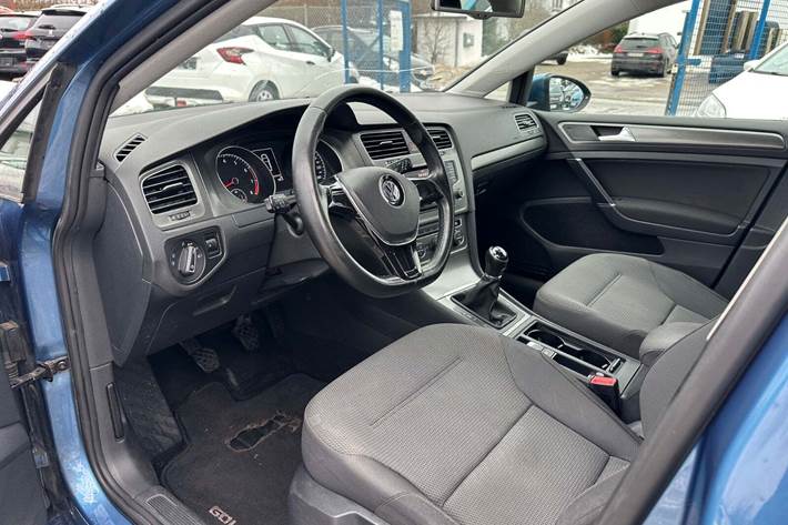 Blå VW Golf VII fra 2013