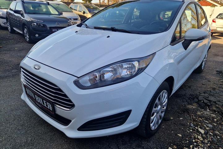 Hvid Ford Fiesta fra 2015