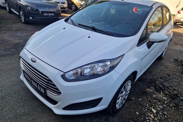 Hvid Ford Fiesta fra 2015