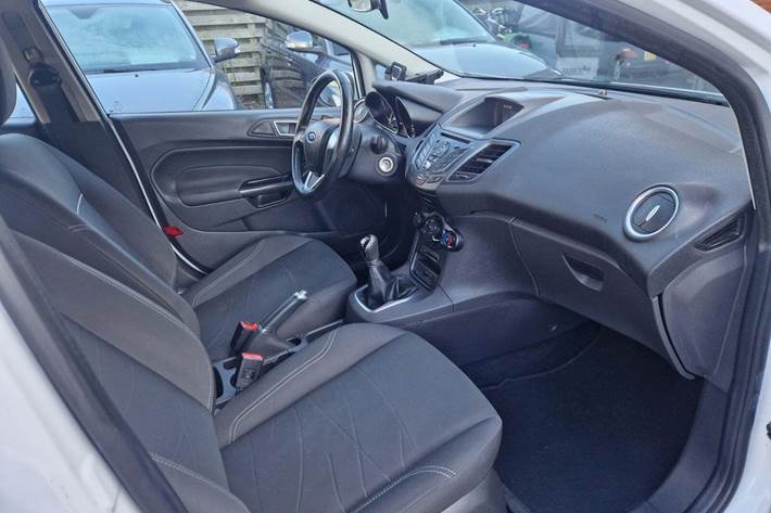 Hvid Ford Fiesta fra 2015