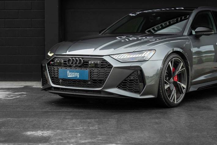 Grå Audi RS6 fra 2020