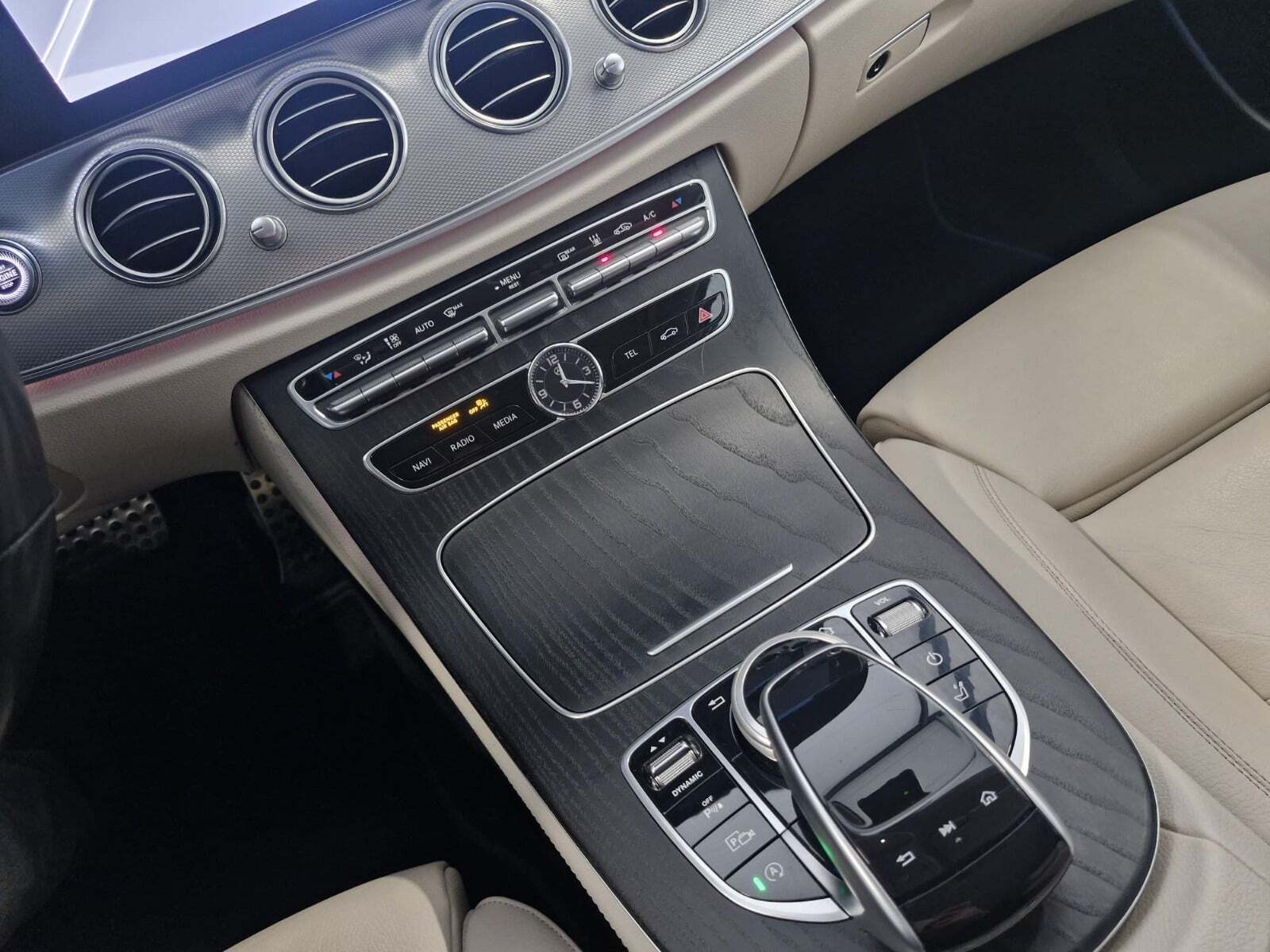 Sort Mercedes E200 fra 2019