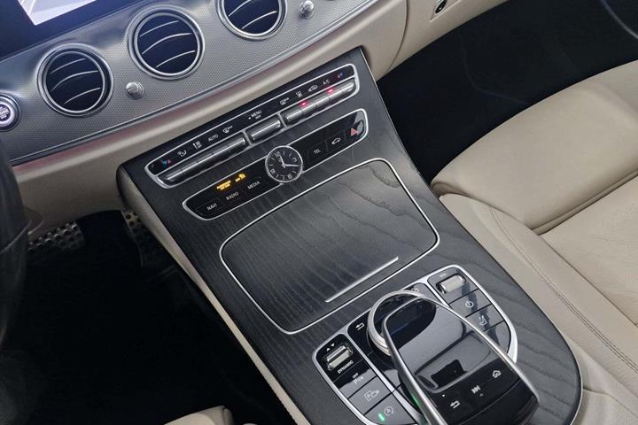 Sort Mercedes E200 fra 2019