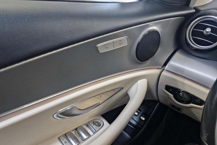 Sort Mercedes E200 fra 2019