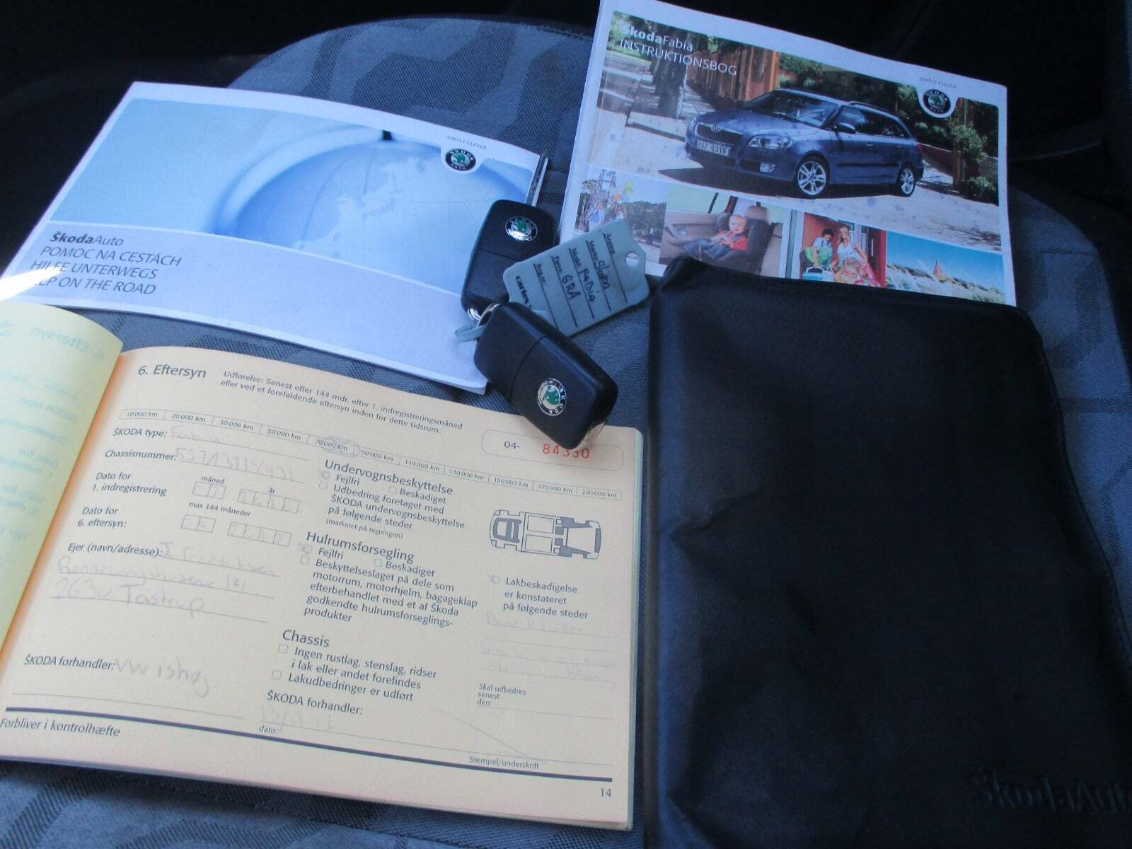 Grå Skoda Fabia fra 2010