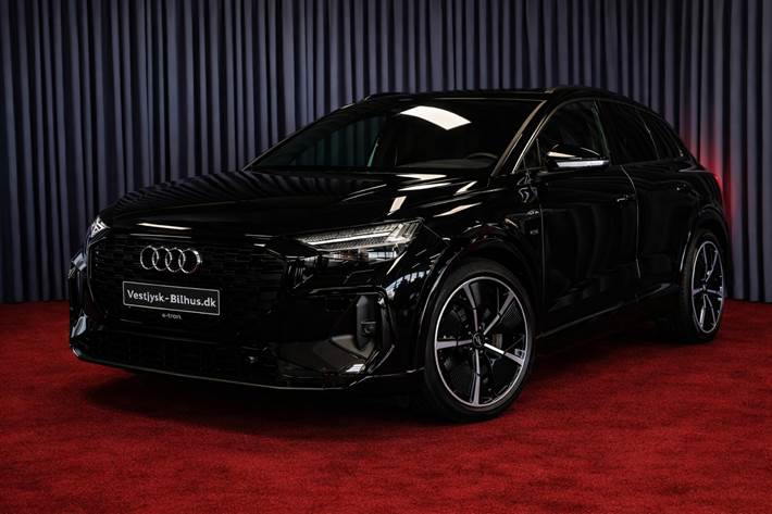 Sort Audi Q4 e-tron fra 2023 set udefra