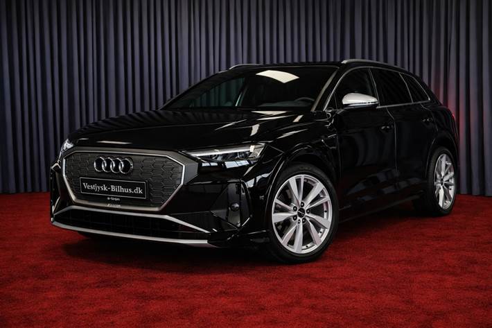 Sort Audi Q4 e-tron fra 2024 set udefra