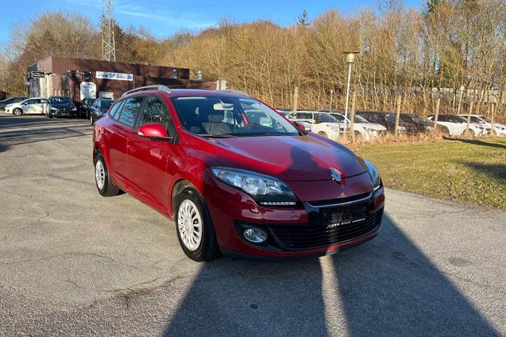 Rød Renault Megane III fra 2013