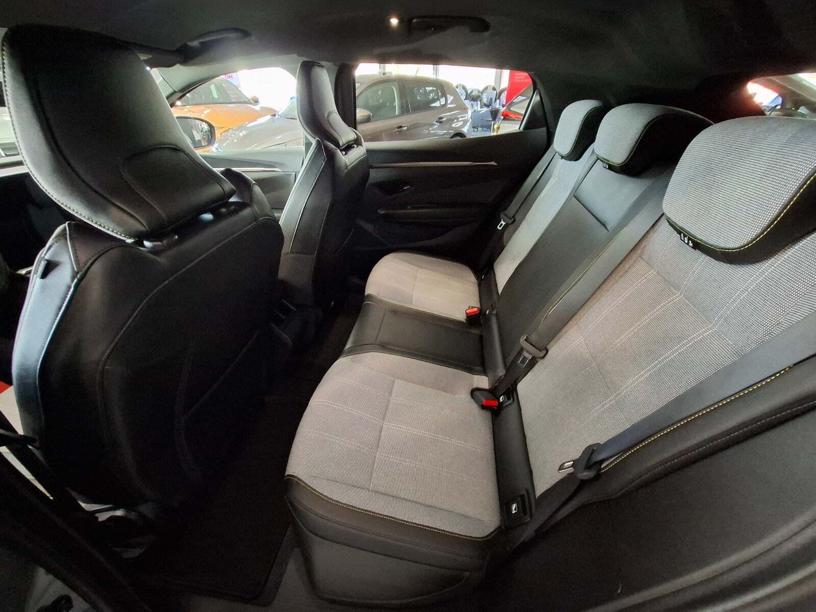 Grå Renault Megane E-Tech fra 2025