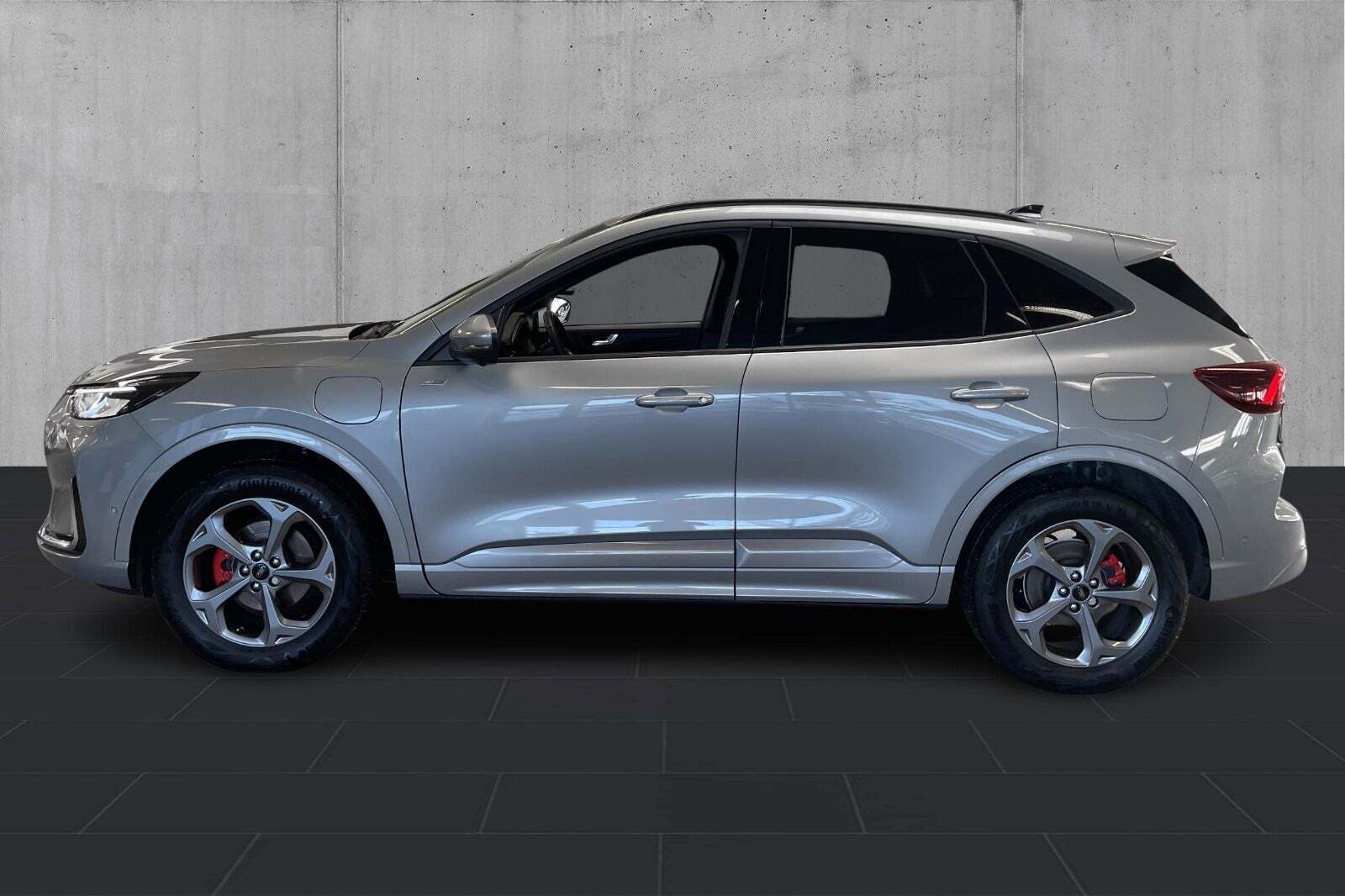 Grå Ford Kuga fra 2024
