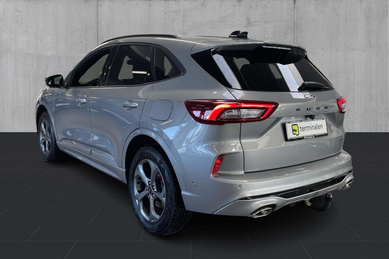 Grå Ford Kuga fra 2024