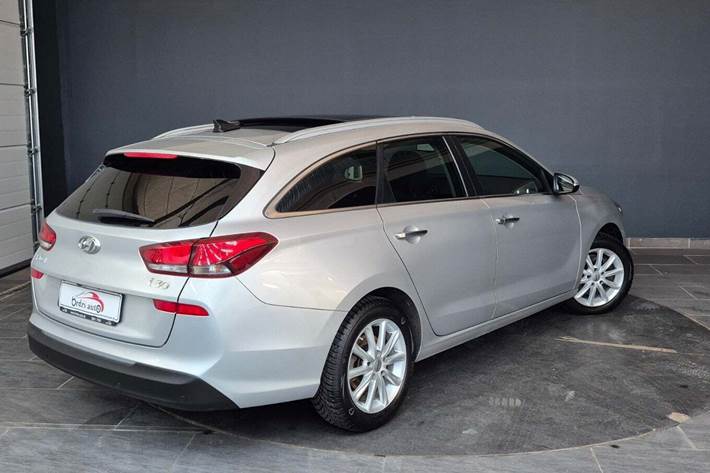 Sølv Hyundai i30 fra 2017