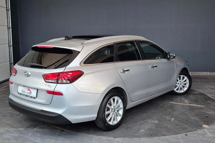 Sølv Hyundai i30 fra 2017