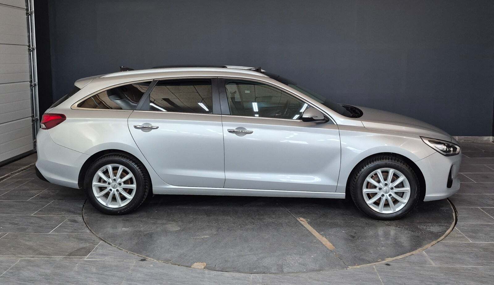 Sølv Hyundai i30 fra 2017