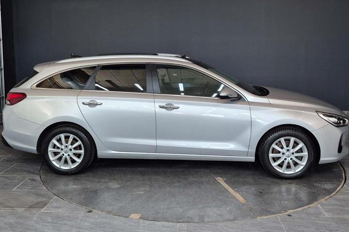 Sølv Hyundai i30 fra 2017