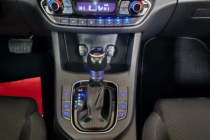 Sølv Hyundai i30 fra 2017
